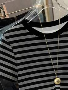 经典百搭杏色和棕色条纹优雅夏季女装，休闲圆领短袖T恤，黑色 - 黑色 - 查看 3