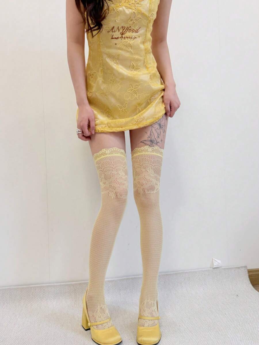 1雙女款春季柔和粉色系蕾絲飾邊魚網中筒過膝襪，2合1穿法 - 黃色 - 查看 1