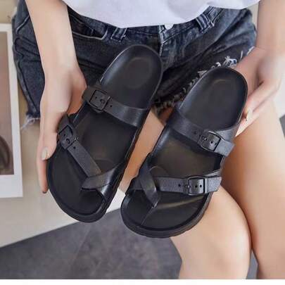 Dép xỏ ngón đế dày mùa hè lấy cảm hứng từ mây. Dép đế EVA. Độ đàn hồi cao, ôm sát hình dáng bàn chân. Dép nữ, unisex. Thích hợp cho cả trong nhà và ngoài trời. Thoải mái hơn, tự do hơn, thoáng khí hơn và dễ chịu hơn. Phong cách thời thượng, giản dị, cổ điển, độc đáo và hoài cổ.