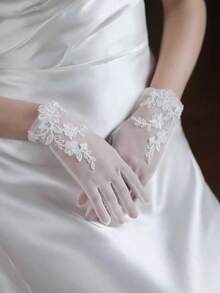 1 Pair White Short Lace Bridal Gloves - White - View 4