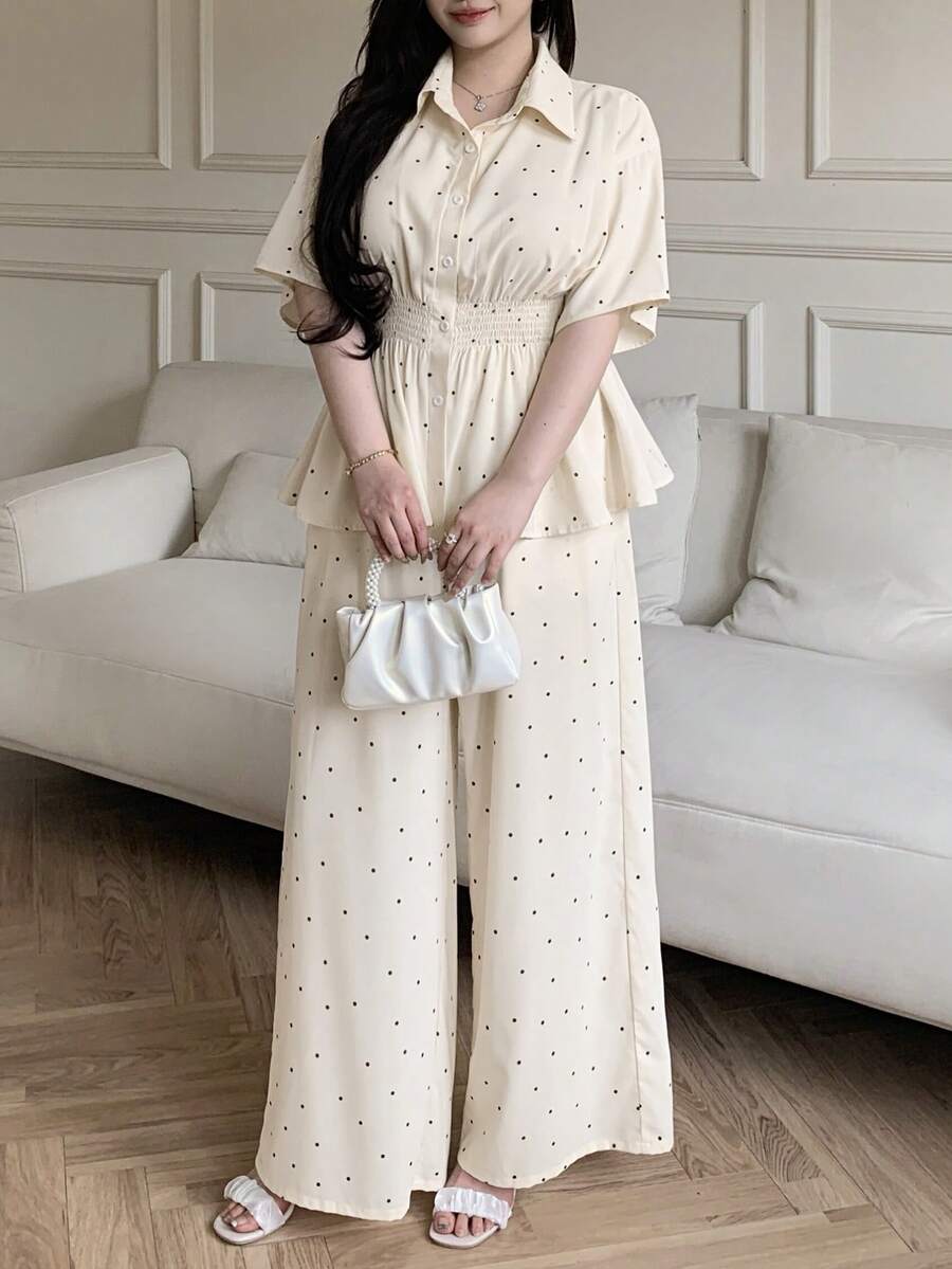 abyoxi 女士加大码杏色波点衬衫套装，翻领短袖，收腰褶裥单排扣，荷叶边下摆，搭配高腰阔腿裤，休闲度假、通勤上班、日常出行、居家休闲、约会等场合皆宜，春夏百搭。 - 杏色 - 查看 1