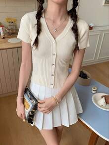 Áo khoác cardigan dệt kim tay ngắn cổ chữ V ngọt ngào nữ tính mùa hè dành cho nữ, áo crop top dệt gân có họa tiết, cài cúc đơn, thắt eo, trang phục thường ngày phong cách Y2K, thích hợp cho kỳ nghỉ biển, lễ hội âm nhạc, hoặc làm quà tặng Ngày của Mẹ. - Màu be - Xem 1
