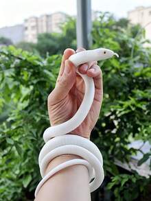 Modelo de serpiente pitón realista de goma suave grande, accesorio interactivo para bromas, pitón dorada, juguete de serpiente verde bambú, textura clara, fuerte elasticidad impermeable, material elástico suave y flexible, juguete realista con detalles completos, textura exquisita, forma natural, colección de regalos para fiestas y decoración - Multicolor 120cm - Ver 11