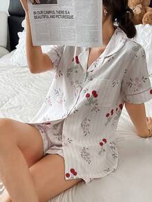 Dreamivo 女士休闲宽松舒适条纹樱桃印花Polo领纽扣前袋短袖短裤睡衣套装，适合春秋季穿着 - 彩色 - 查看 3