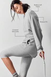 Alo Yoga Cropped Sway Crew Neck Pullover Designed To Have A Loose Women's Athletic Heather Grey W3937r - 白色 - 查看 2