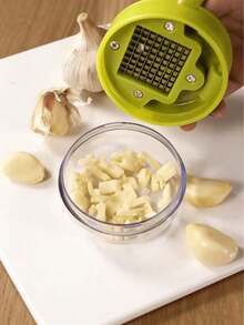1/2 piezas Picador de ajo portátil, prensa de ajo rápida con cuchillas afiladas y función de almacenamiento, apto para lavavajillas, esencial para camping, barbacoa, viajes de verano, caravana/picnic, herramienta multiusos compacta para ajo, jengibre, chile, hierbas en cocina doméstica/al aire libre - Multicolor - Ver 7