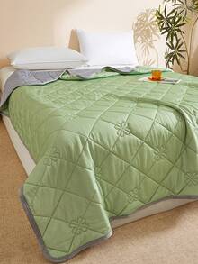 1pc Cooling Silk Summer Quilt, Air Conditioning Quilt, Thin Blanket. Skin-Friendly Fabric, Soft And Comfortable For Nude Sleeping, Breathable And Smooth, Suitable For Home Bedroom Decor, Wedding Supplies, Valentine's Day, Easter Gifts, Mother's Day Gifts, All Seasons - Olive Green - View 2