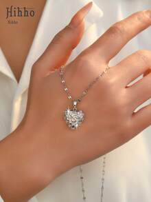 Hihho 1 pieza Collar con colgante de corazón y labios de piedra de circonita dorada/plateada, adecuado para el uso diario, citas, y también una excelente opción de regalo para el Día de San Valentín o cumpleaños. El colgante en forma de corazón está decorado con piedras de circonita de alto brillo, la cadena con forma de labios es delicada y viva, disponible en colores dorado/plateado, favorecedor para todos los tonos de piel, versátil para varios atuendos, creando un ambiente lujoso. - amar - Ver 9