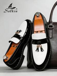 Salkin 经典复古男士正装真皮乐福鞋，商务通勤一脚蹬流苏优雅绅士鞋，价格亲民，质感高端，纯色简约西装搭配，柔软真皮鞋面，橡胶鞋底，适合中年人、年轻人、学生、毕业典礼、办公室、派对、婚礼、新郎、日常休闲、送礼、情侣、浪漫场合、宴会等场合，尺码偏小，建议选购大一码。 - 黑與白 - 查看 7