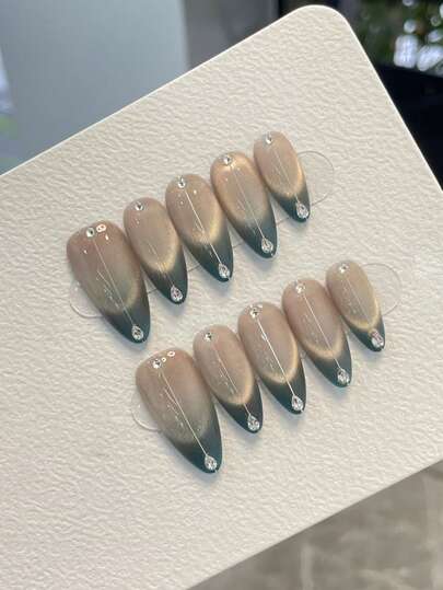 10 piezas de uñas postizas de larga duración de estilo elegante y lujoso, hechas a mano. Incluye: base de ojo de gato nude té, degradado verde oscuro, acentos de cristal de plata, decoración de línea blanca. Uñas de almendra largas y versátiles para mujeres y niñas, para usar en primavera, verano, otoño, invierno, festivales, fiestas y vida diaria.
