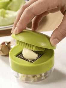 1/2 piezas Picador de ajo portátil, prensa de ajo rápida con cuchillas afiladas y función de almacenamiento, apto para lavavajillas, esencial para camping, barbacoa, viajes de verano, caravana/picnic, herramienta multiusos compacta para ajo, jengibre, chile, hierbas en cocina doméstica/al aire libre - Multicolor - Ver 4
