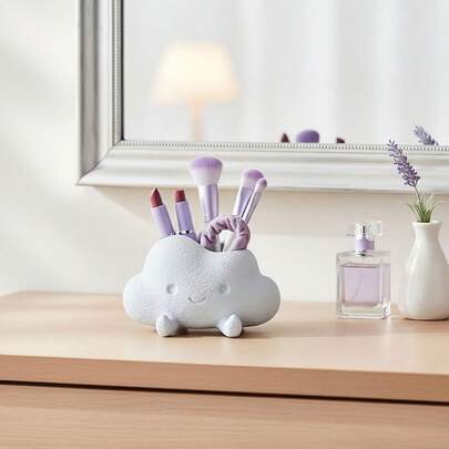 1个云朵造型桌面化妆刷收纳架，多肉植物盆栽造型，内置治愈微笑，兼具装饰性和实用性，简约纯色设计，适合各种桌面风格，提升空间氛围