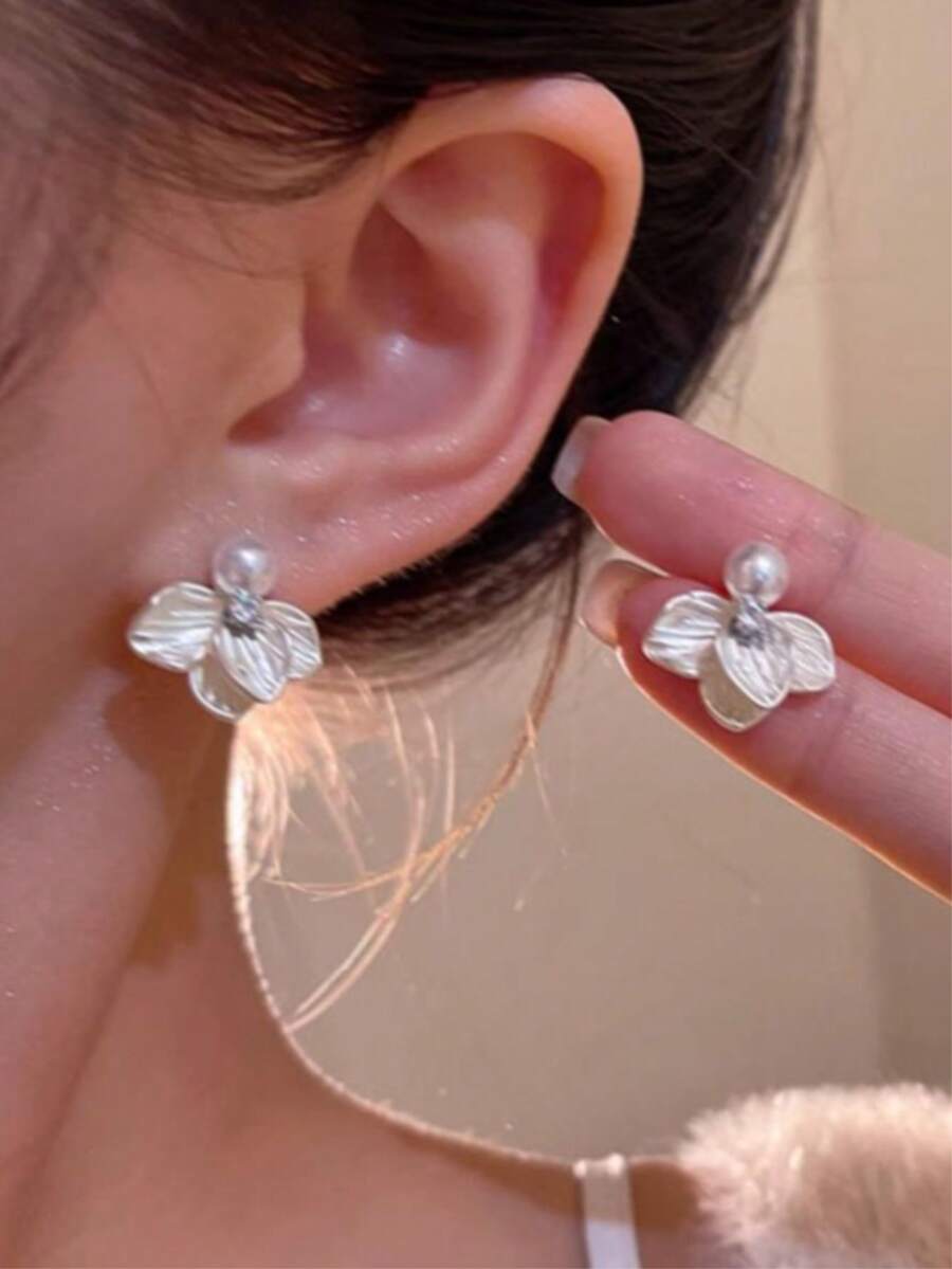 1對復古優雅花卉仿珍珠耳環,女款百搭優雅耳釘,適合日常與節日穿著 - 白色 - 查看 1