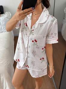 Dreamivo 女士休闲宽松舒适条纹樱桃印花Polo领纽扣前袋短袖短裤睡衣套装，适合春秋季穿着 - 彩色 - 查看 6