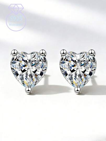KAHOOT Một đôi bông tai bằng bạc sterling 925, mỗi đôi đính một viên đá Moissanite hình trái tim, chất lượng cao, đơn giản nhưng thanh lịch, món quà hoàn hảo dành tặng mẹ nhân Ngày của Mẹ. Thích hợp để đeo hàng ngày, dự tiệc, và cũng là món quà tuyệt vời cho Giáng sinh, Halloween và Lễ Tạ ơn.