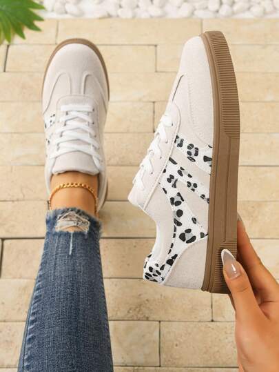 2026 Women's New Solid Color Geometric Pattern Design Contrast Color Decoration Flat Non-Slip Lace-Up Casual Sports Shoes, Retro Casual Comfortable Breathable All-Season Versatile Sneakers, Soft Bottom Soft Leather Daily Casual Shoes, Running Shoes
