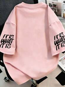大尺碼女款T恤，印有「IT IS WHAT IT IS」標語，適合春季/夏季穿著，適合日常穿著 - 粉色 - 查看 3