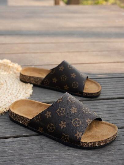 Dép lê nam, họa tiết monogram cổ điển, hở mũi, đế cork chống trơn trượt, dép đi trong nhà, ngoài trời, mùa hè, đi biển, mang hàng ngày.