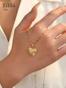 Hihho 1 pieza Collar con colgante de corazón y labios de piedra de circonita dorada/plateada, adecuado para el uso diario, citas, y también una excelente opción de regalo para el Día de San Valentín o cumpleaños. El colgante en forma de corazón está decorado con piedras de circonita de alto brillo, la cadena con forma de labios es delicada y viva, disponible en colores dorado/plateado, favorecedor para todos los tonos de piel, versátil para varios atuendos, creando un ambiente lujoso. - amar - Ver 10