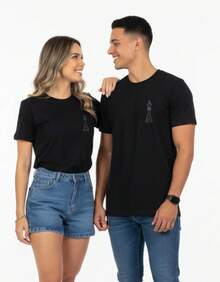Kit Casal Camisetas Rei e Rainha Xadrez Conjunto 2 Camisas Namorados Combinando 100% Algodão - Preto / Estampa Branca Ela M - Visão 3