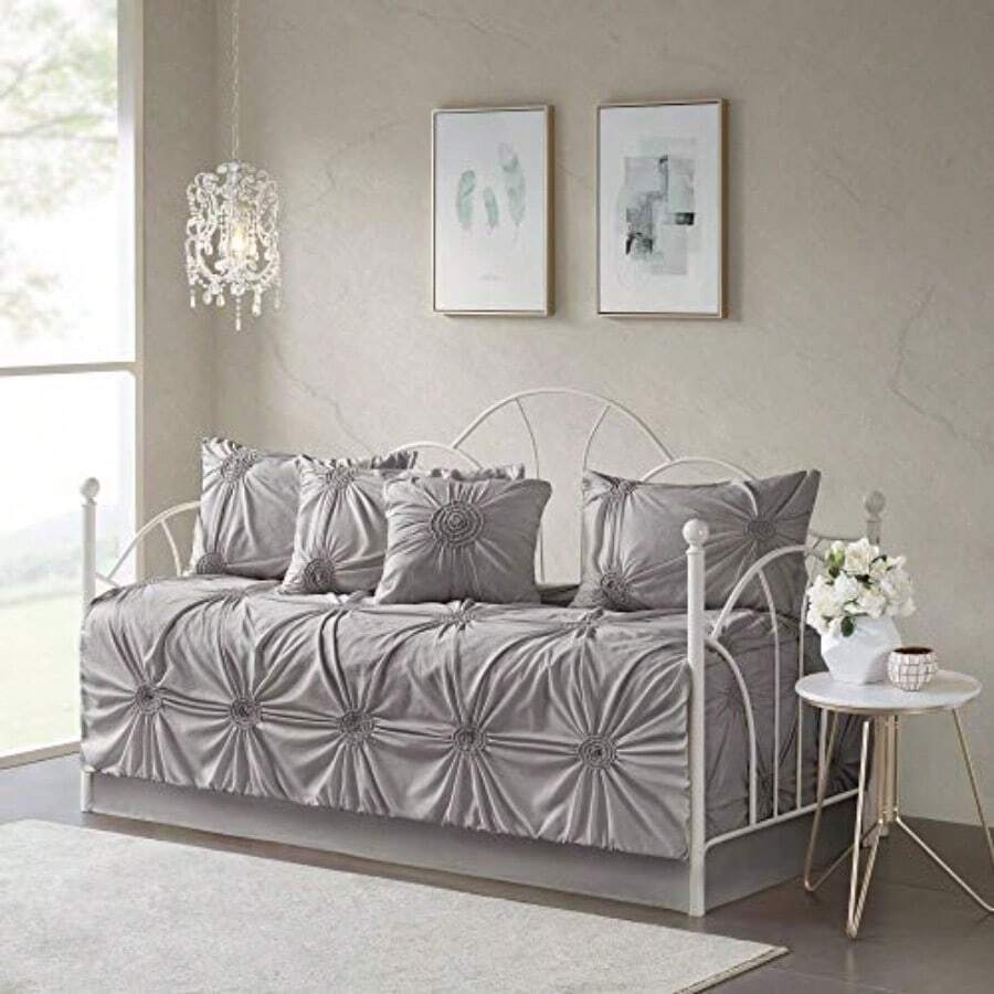 Park Juego de Funda de sofá Cama de Lujo para Todas Las Estaciones con Falda de Cama Fundas a Juego Almohada Decorativa medallón Gris Oscuro 75 x 39 Pulgadas 6 Piezas - Leila Gris Oscuro - Ver 1