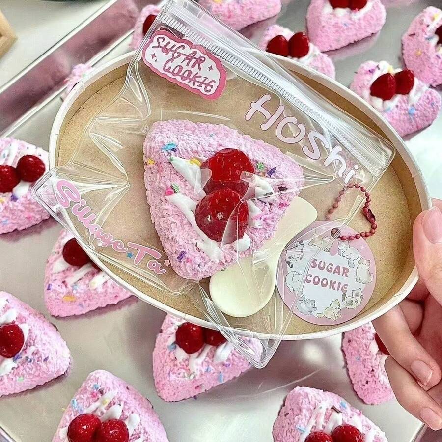 1 pezzo Giocattolo antistress a forma di torta triangolare alla crema di fragola 2026, in silicone, a lento rimbalzo, regalo perfetto per compleanni, vacanze, Natale, giocatori, regalo ideale - Multicolore - Visualizzare 1