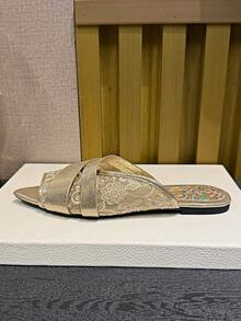 Giày sandal quai chéo vàng kiểu Trung Quốc mới, dép bít mũi đế bằng thêu lưới thanh lịch cho mùa hè và hoạt động ngoài trời. - Vàng nhạt - Xem 4