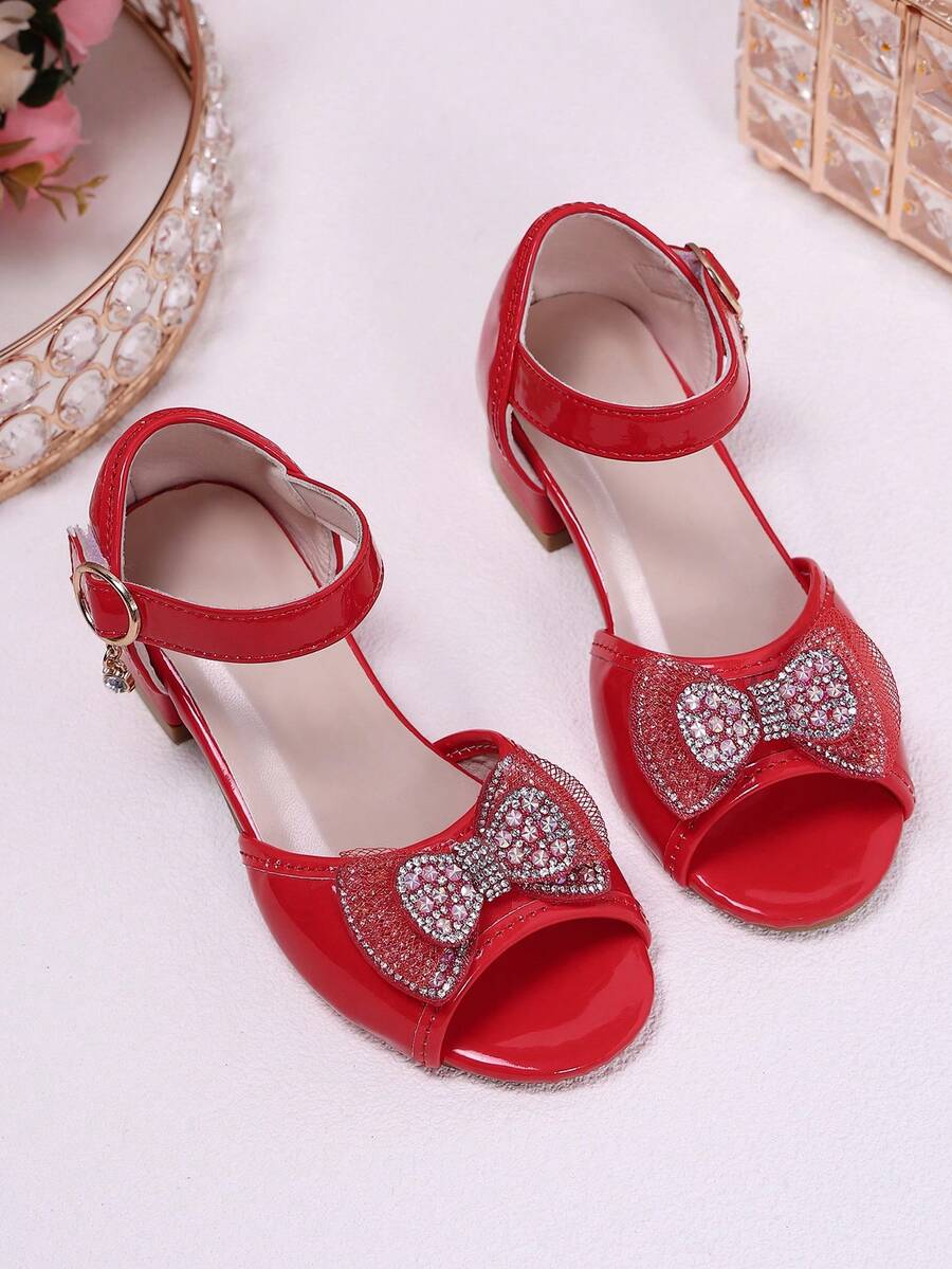 Giày sandal trẻ em màu đỏ đính nơ pha lê, giày hở mũi bằng da bóng, lót mềm không gây khó chịu, gót dày chống trơn trượt, giày biểu diễn dự tiệc sinh nhật. - Đỏ - Xem 1