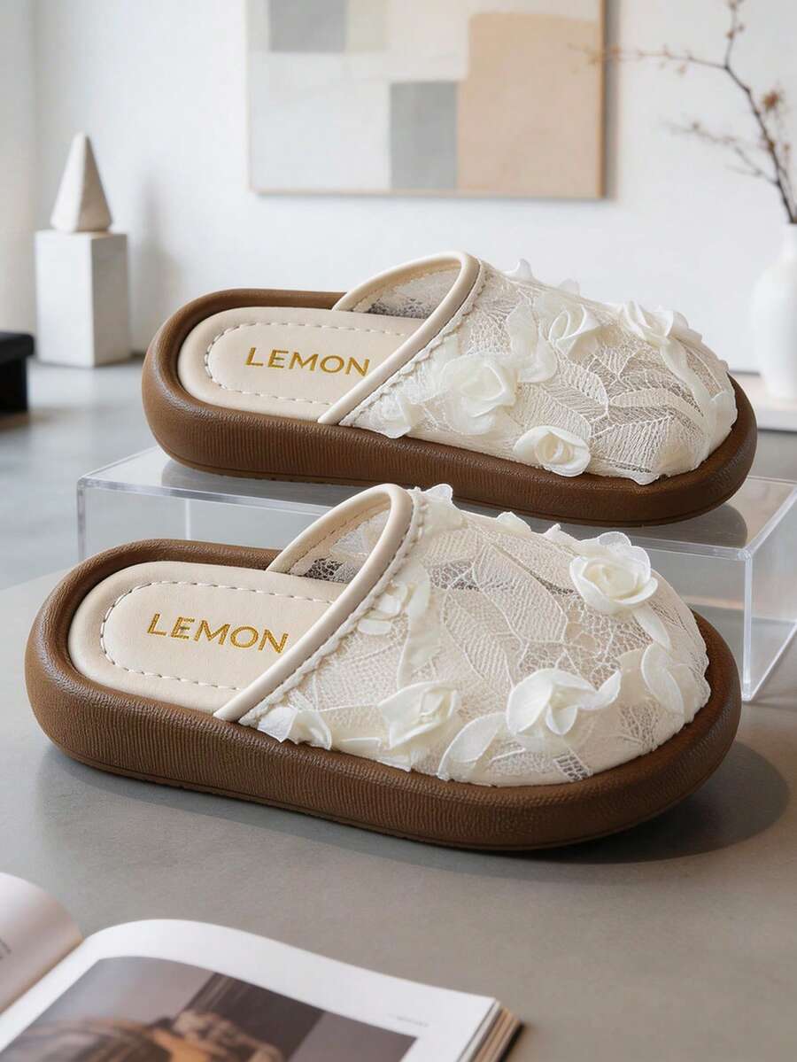 1 Pair Girls' Beige Flat Slide Sandals, Solid Color Lace And PU Leather With 3D Rose Lace Decor, Round Toe Closed, Non-Slip Breathable Soft Sole, Sweet French Princess Style, Suitable For Girls Aged 3-12 For Daily/Indoor/Outdoor Wear, Spring/Summer 2026 New Arrival - Beige - View 1