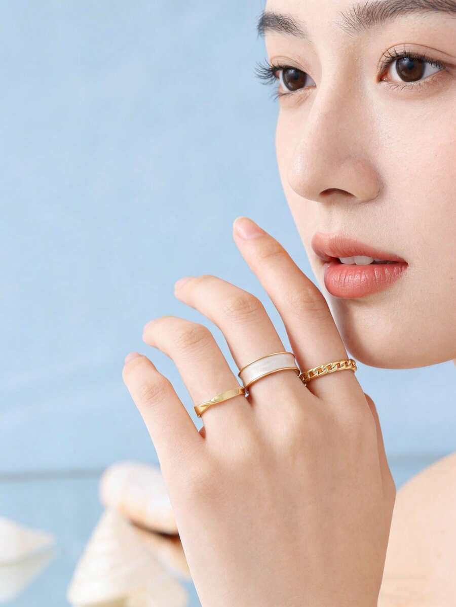 3件套简约叠戴戒指套装 - 白色贝壳宽戒圈 + 扭纹设计 + 链，适合日常、通勤、度假和旅行 - 金色 - 查看 1