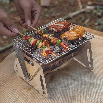 1 Stück tragbarer, faltbarer Barbecue-Grill, geeignet für 1-2 Personen - Mini-Holzkohle-Grill zum Camping, kompakter Edelstahl-Feuerschale mit Tragetasche, für Outdoor, Garten, Wandern und Picknicks