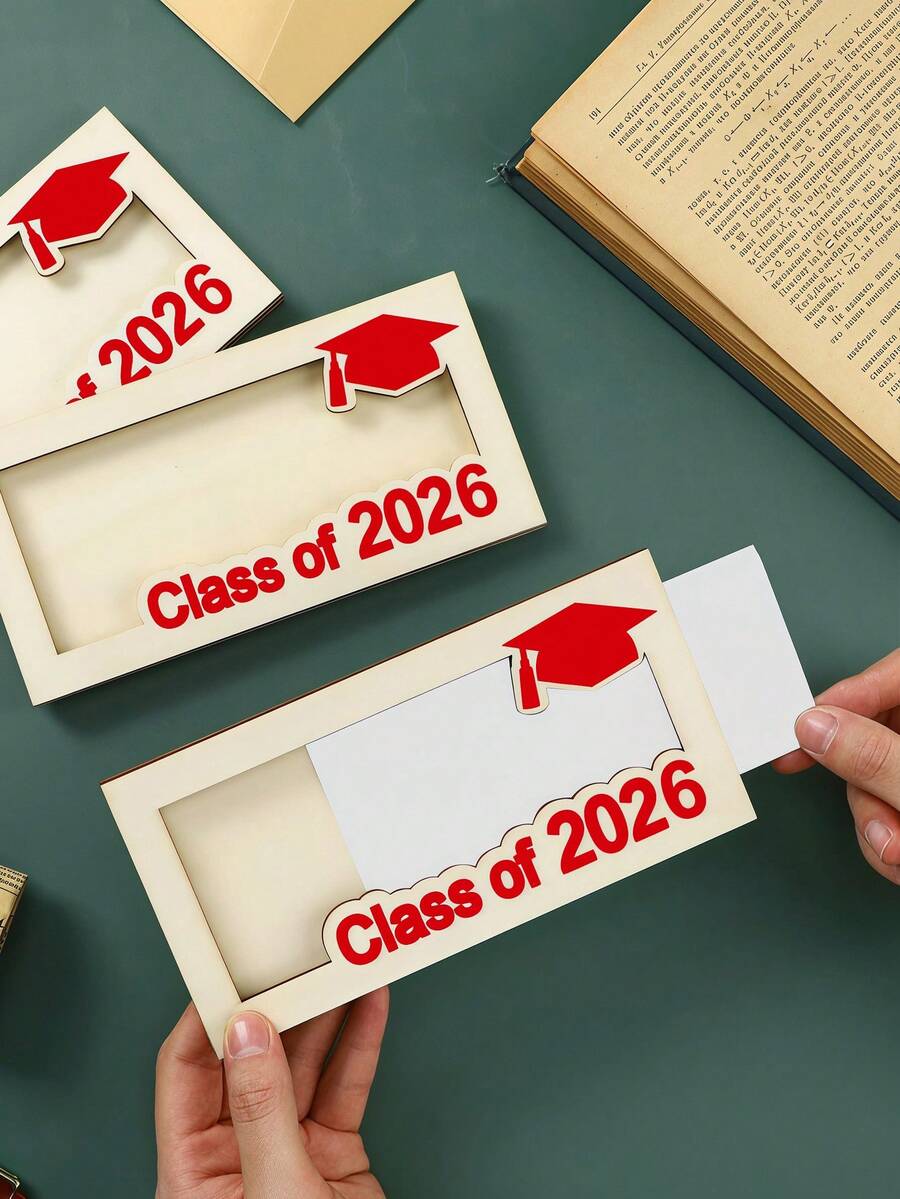Regalos de graduación roja: Carteras de graduado 2026, Cajas de madera de graduación, Cajas de efectivo, Carteras de sobres de dinero DIY, Regalos de graduación de escuela secundaria, Regalos de cumpleaños - Perfectos para la clase de 2026 - Cartera roja - Ver 1