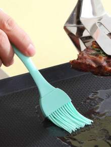 1 cọ phết dầu mỡ bằng silicon, chịu nhiệt, dùng cho nướng, làm bánh và nấu nướng. Có thể dùng để phết đều dầu ô liu, dầu lạc, nước sốt và gia vị lên thức ăn. Thích hợp cho nấu ăn tại nhà, tiệc nướng ngoài trời, tiệc tùng, làm bánh và chuẩn bị thức ăn trong nhà hàng. - Nhiều màu - Xem 7