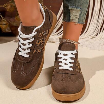 Nuevos zapatos vulcanizados con estampado de leopardo y parches para mujeres, zapatillas casuales retro para uso diario y ocio
