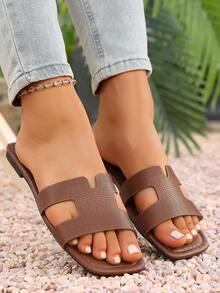 Sandal nữ mũi vuông hình chữ H, chất liệu giả da thằn lằn, màu đen, kiểu dáng casual, thoải mái khi mang hàng ngày hoặc đi nghỉ mát. - màu nâu - Xem 2