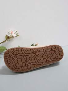 Zapatos de malla transpirables con flores de verano para niñas, zapatos de baile de suela blanda, zapatos de princesa con bordado de margaritas, sandalias antideslizantes y huecas, zapatos de malla bordados tipo Mary Jane para niños, zapatos casuales cómodos con banda elástica para niñas pequeñas - Beis - Ver 8