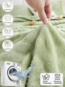 1pc Matcha Green Bubble Fleece Rolled Edge Soft & Skin-Friendly Blanket, Suitable For Bedroom, Guest Room, Polyester Lightweight Daily Use, Breathable Thin Air Conditioning Quilt - Pastel Green - View 4