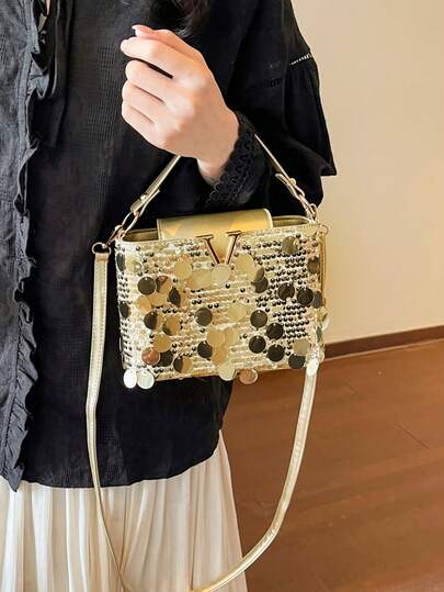 1pc Quilted Snap Closure PVC Sequin Small Square Bag, Fashion Design Handbag, Shiny Sequin Clutch Bag For Women, Suitable For Party, Dinner, Dating, Outing, Shoulder Bag, Crossbody Bag With Adjustable Strap, Personalized V-Shaped Metal Decor