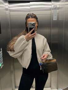 女士纯色拉链短款外套，带口袋，休闲长袖柔软飞行员夹克，简约百搭秋冬长袖外套 - 杏色 - 查看 3