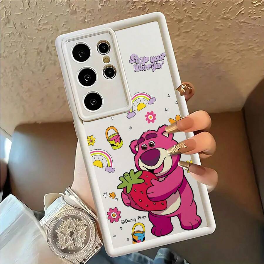 MINISO Disney Lotso "Mach dir keine Sorgen" TPU Handyhülle, Erdbeere & Regenbogen Hülle kompatibel mit Samsung S26 Ultra/S26 Edge/S26 Plus/S26/S25 Ultra/S25 Plus/S25/S25FE/S25Edge/S24Ultra/S24Plus/S24/S24FE/S23FE/S23Ultra/S23Plus/S23/S22Ultra/S22Plus/S22/S21Ultra/S21Plus/S21/A15/A16/A17/A23/A24/A25/A26/A33/A34/A35/A36/A52/A53/A54/A55/A56/A71/A72/A73/Geschenkidee für die Freundin - Weiss - Übersicht 1