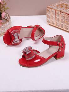 Giày sandal trẻ em màu đỏ đính nơ pha lê, giày hở mũi bằng da bóng, lót mềm không gây khó chịu, gót dày chống trơn trượt, giày biểu diễn dự tiệc sinh nhật. - Đỏ - Xem 3