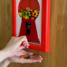 Dispensador de caramelos montado en la pared de color rojo, caja de caramelos con diseño de marco de fotos colgante, dispensador de caramelos, distribución rápida y conveniente de caramelos y frutos secos, también adecuado para rellenar golosinas para mascotas, decoraciones navideñas, regalos navideños - 1PC - Ver 3