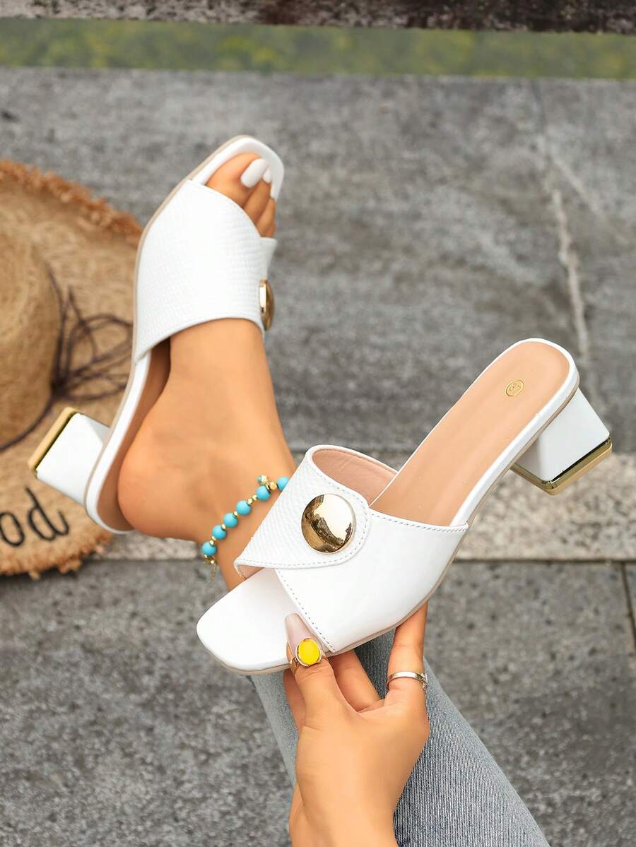 Sandal Selop Hak Tebal Motif Buaya Hitam untuk Wanita, Sandal Selop Hak Tebal dengan Hiasan Logam dan Ujung Terbuka untuk Pemakaian Sehari-hari di Musim Panas