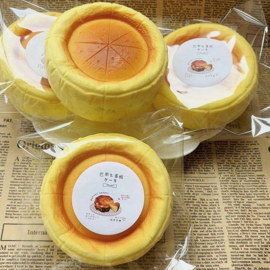 柔软慢回弹巴斯克蛋糕造型玩具，缓解压力，舒缓情绪，是节日、生日的完美礼物