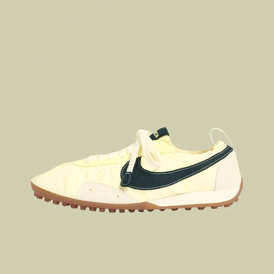 Nike X Jacquemus Moon Shoe SP - Authentic Luxury Fashion Sneakers | Viral 2026 Women's Minimalist Cream & Sail Trainers | Premium Suede & Textile Iconic Waffle Design | Sophisticated High-End Athletic Lifestyle Footwear - 淡黃色 - 查看 1