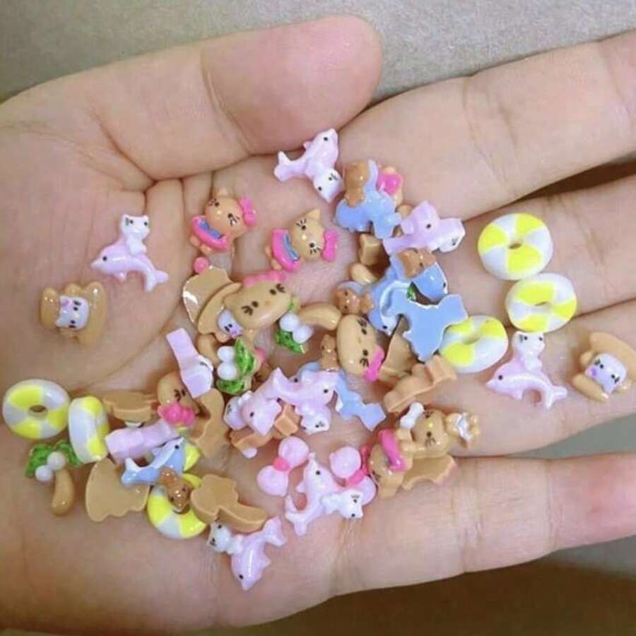 SANRIO 50 pezzi di decorazioni per unghie con gatti e caffè, ornamenti carini in resina a tema cartone animato, adatti per decorazioni per feste, regali, spiaggia, matrimoni - Multicolore - Visualizzare 1