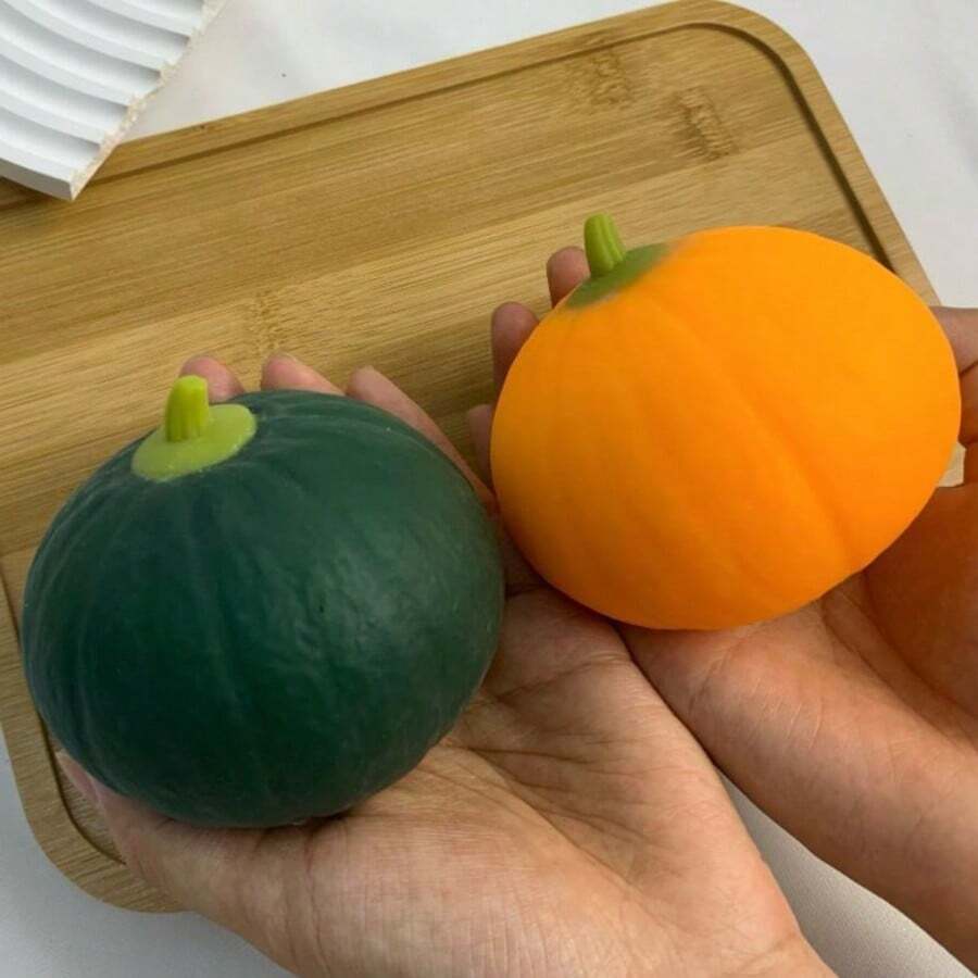 1个南瓜造型挤压玩具，慢回弹减压解压玩具，适合学生使用