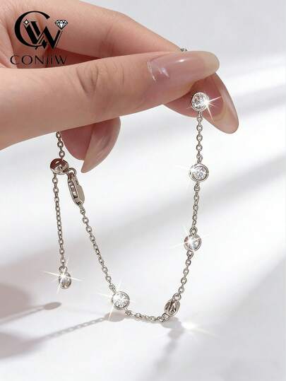 ConiiW 这款925纯银2.4克拉圆形莫桑石手链精致闪耀，尽显奢华。它是一款时尚、优雅、浪漫、简约且百搭的高品质女士手链，是母亲节、毕业典礼或馈赠朋友的完美之选。