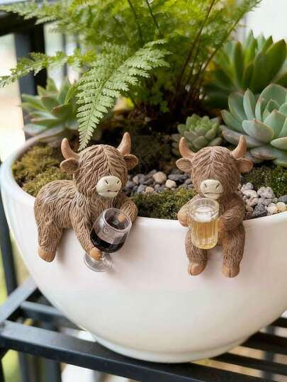 1pc Highland Cow Statue Planter Decor, Highland Cow Holding Wine Glass & Beer Glass Design, Cute Resin Planter Decoration, Unique Garden Aesthetic Plant Decor, Suitable For Yard, Lawn, Indoor/Outdoor Garden, Aquarium Or Potted Plant Edging, Patio Gardening Ornament