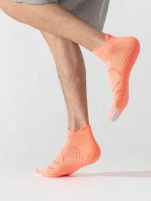 Men Short Tube Sports Socks Running Marathon Training Breathable Sweat Absorbing Anti Slip Particle Massage Compression Fit Unisex Comfortable Lightweight Athletic Crew Socks LCMU - 黑色 - 查看 3